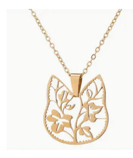 Collar de gato y flores