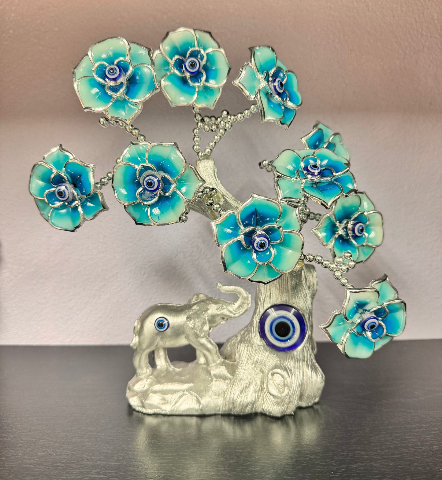Árbol con elefantes y ojos turcos