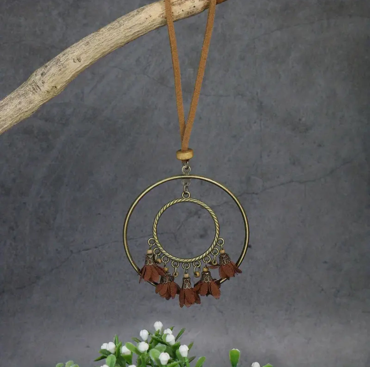 Collar con flores