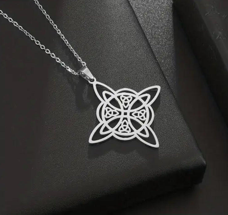 Collar nudo de bruja