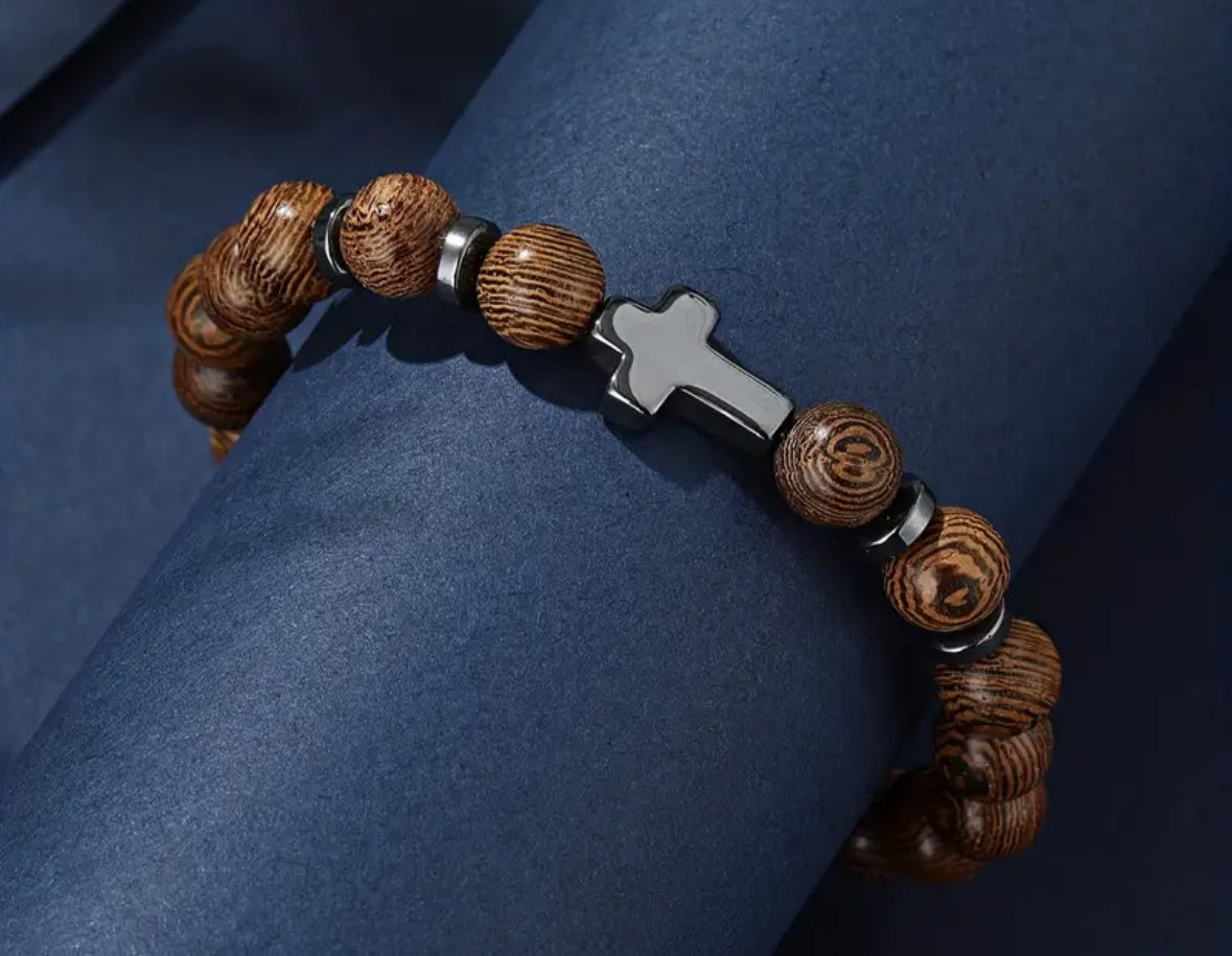 Pulsera de madera con cruz