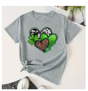 T shirt corazones y trébol