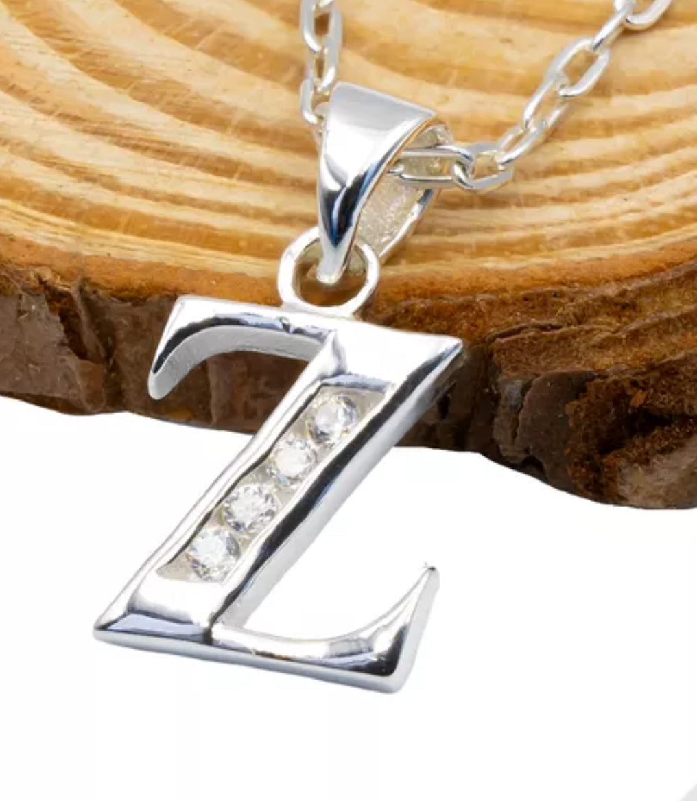 Collar con inicial