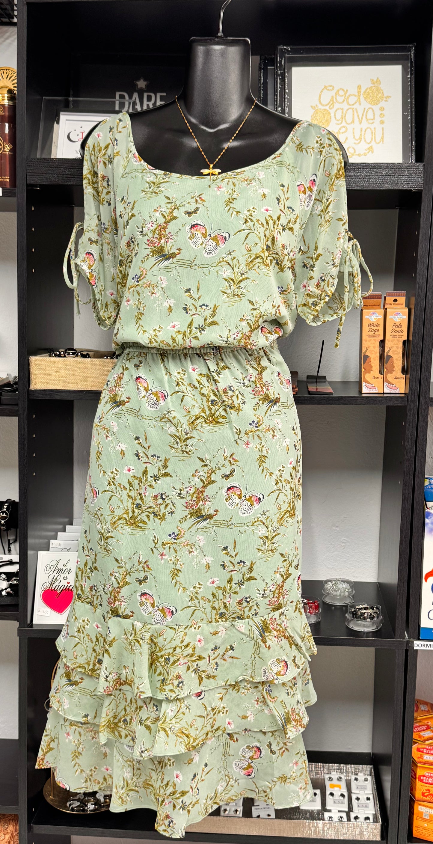 Traje de flores y mariposas