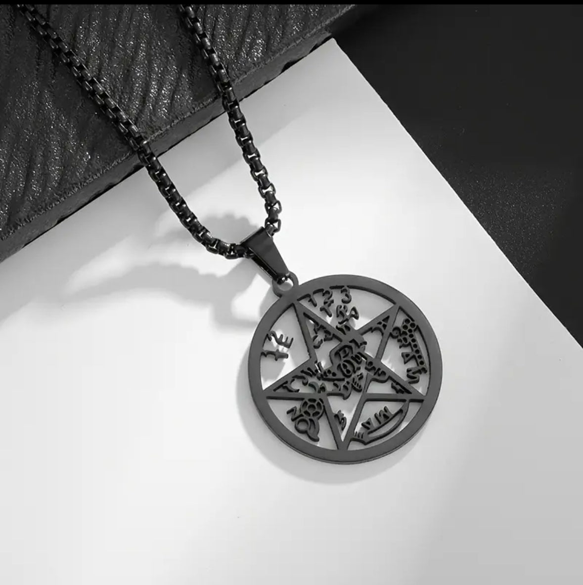 Collar tetragramaton