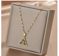 Collar con colgante de ojo y triángulo