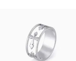 Anillo de tres cruces