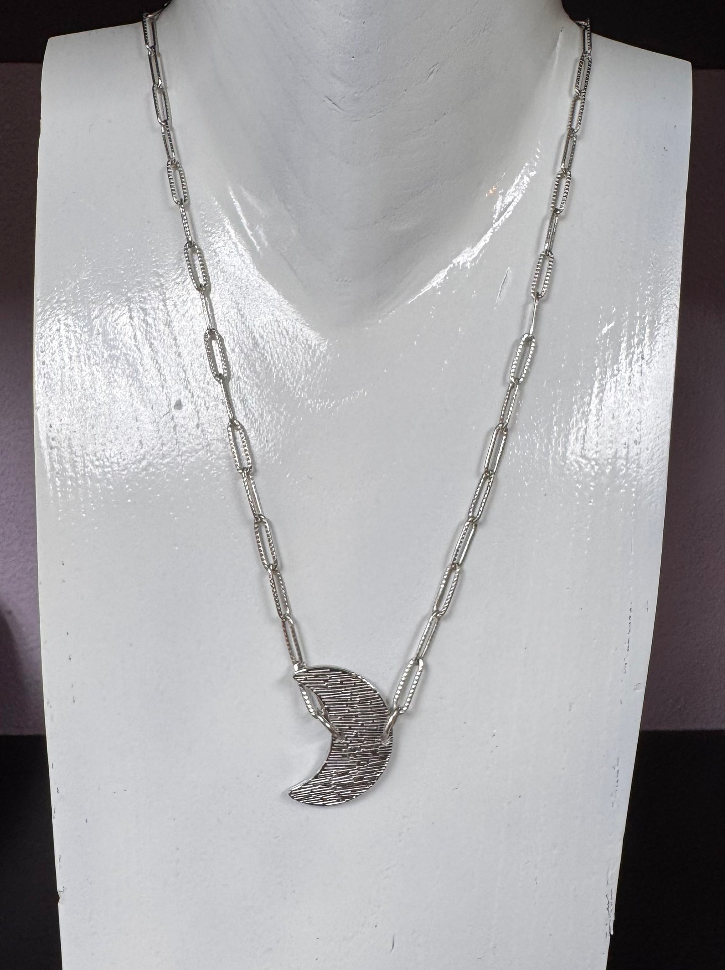Collar media luna