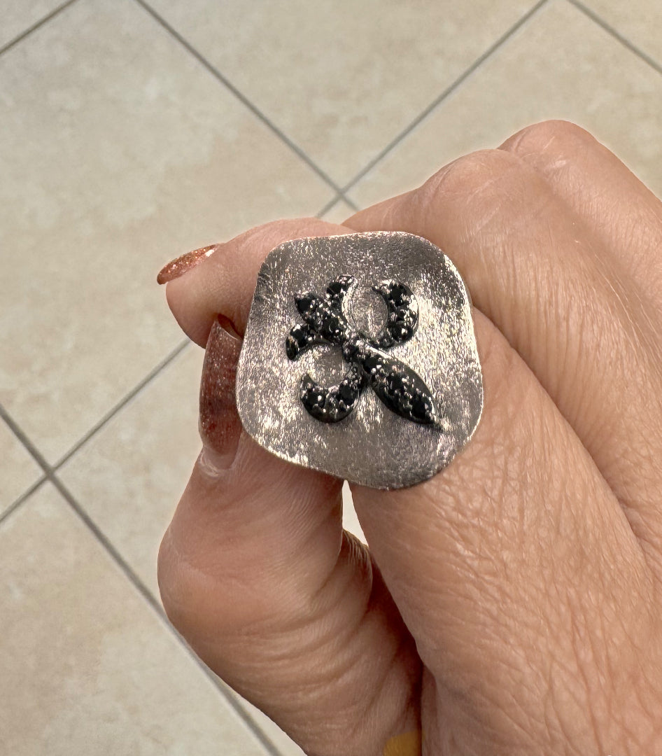 Anillo flor de lis