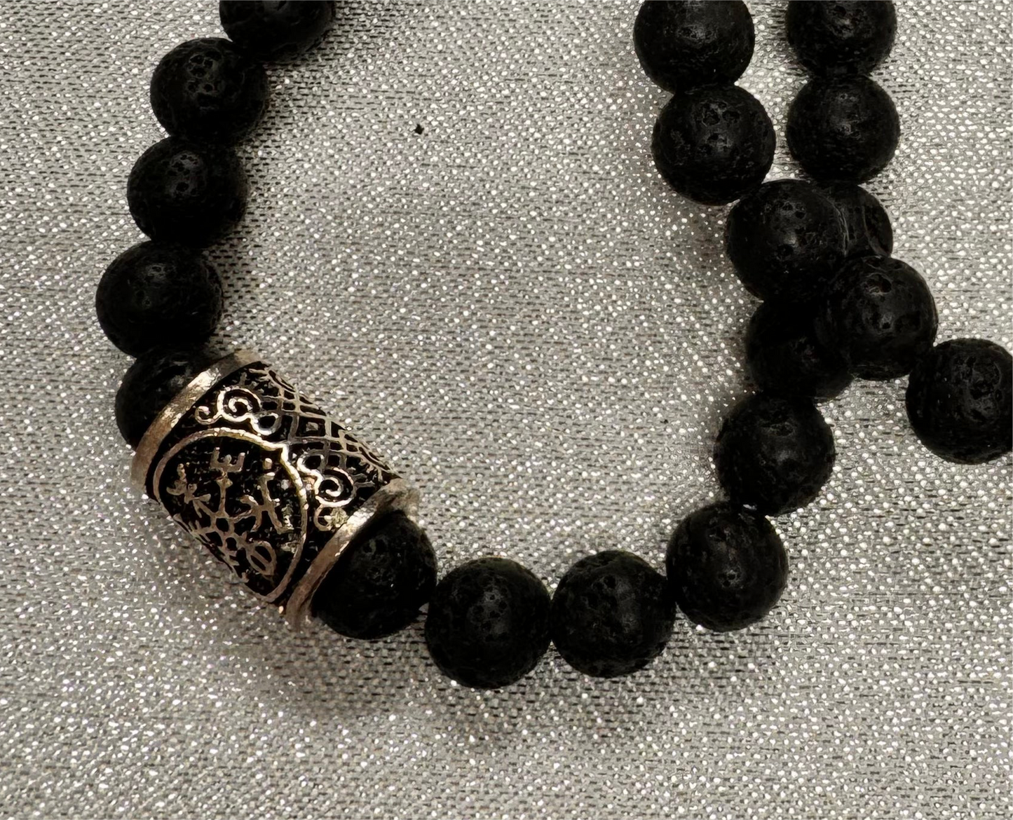 Pulsera de piedra volcánica