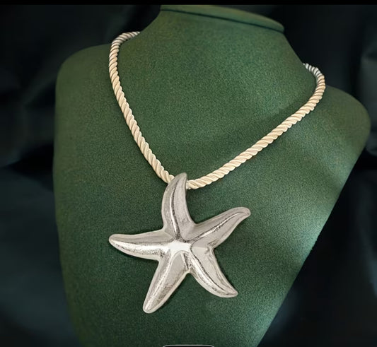 Collar con colgante de estrella de mar