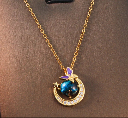 Collar media luna y mariposa