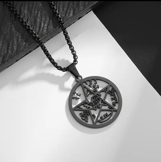 Collar tetragramaton