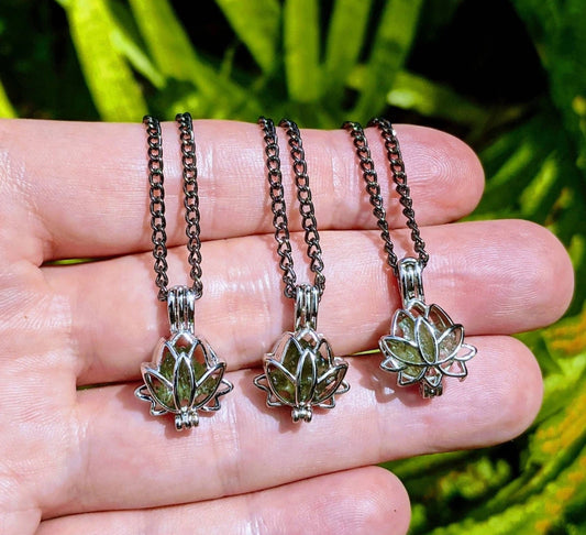 Collar con Moldavita