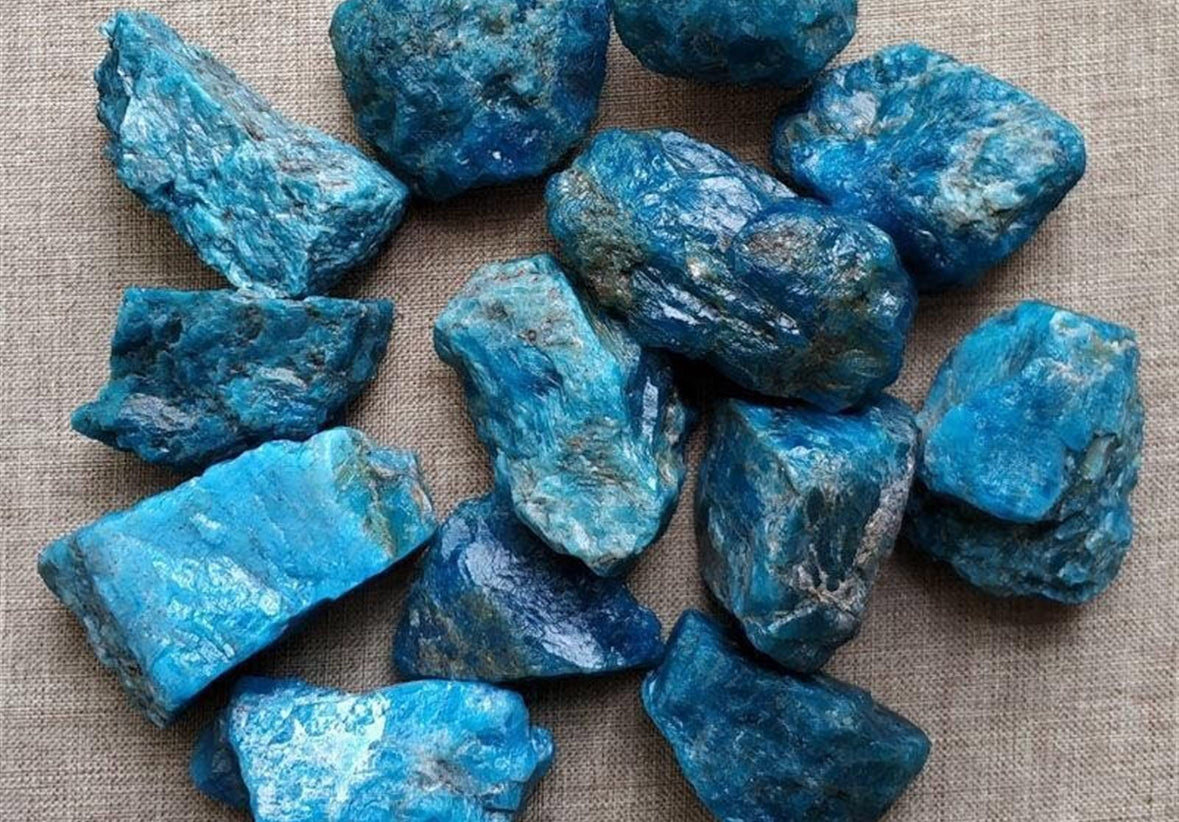 Apatita azul pequeña