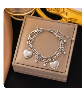 Pulsera doble de corazones