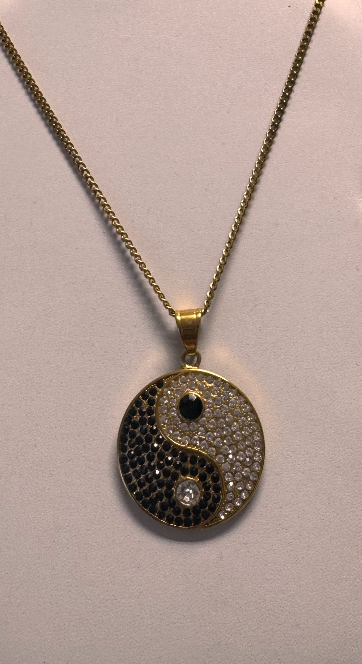 Collar ying yang