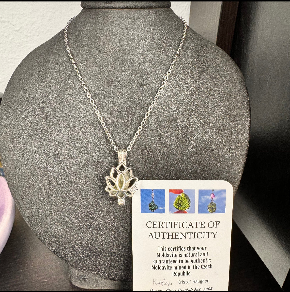 Collar con Moldavita