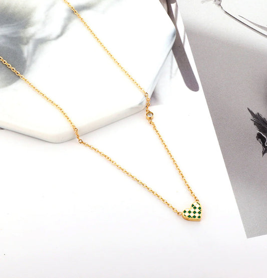 Collar corazón verde y blanco