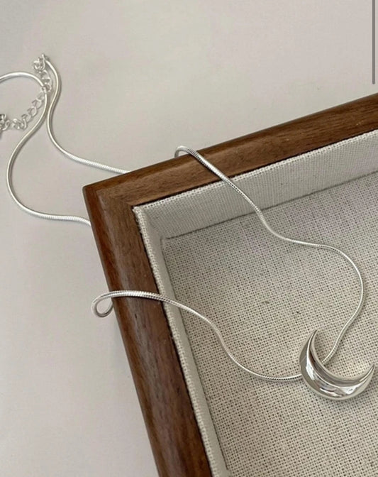 Collar media luna