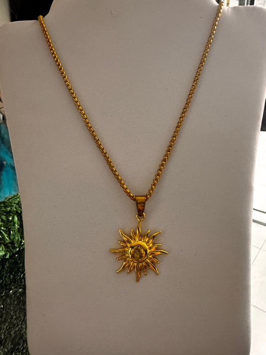 Collar con sol